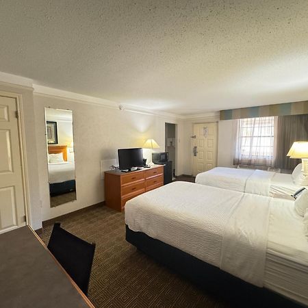 Rodeway Inn Колледж-Стейшн Экстерьер фото